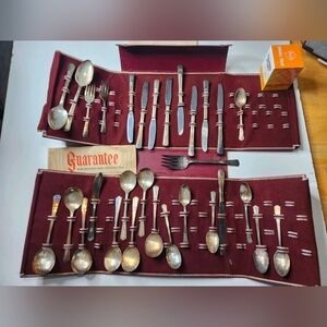 Vintage 30 pcs WM ROGERS MFGCO EXTRA PLATE ORIGINAL SILVERWARE W Holder Away Box